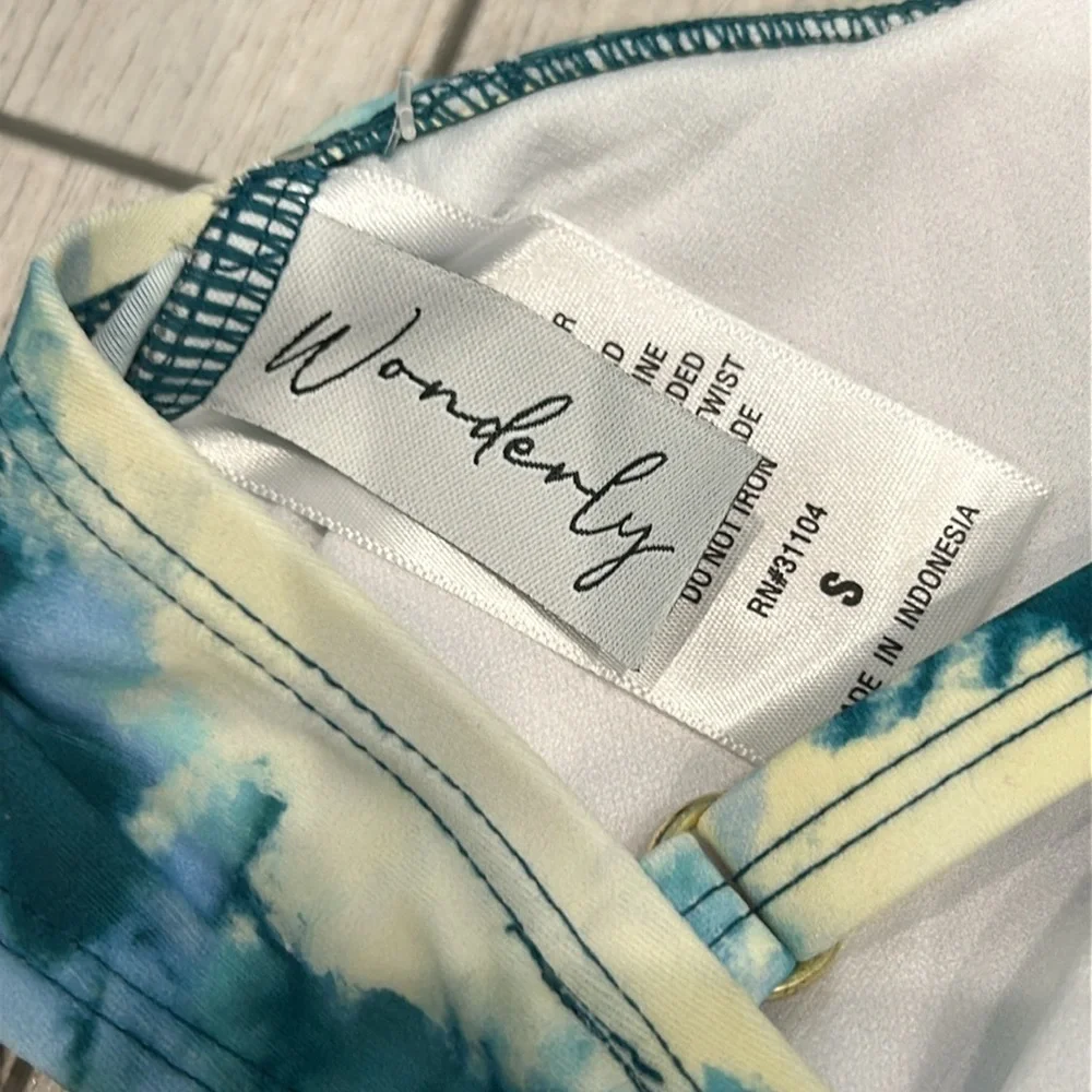 Wonderly tie dye bikini swim top size small